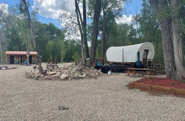 Southwest Luxury Glamping- TDown Covered Wagon