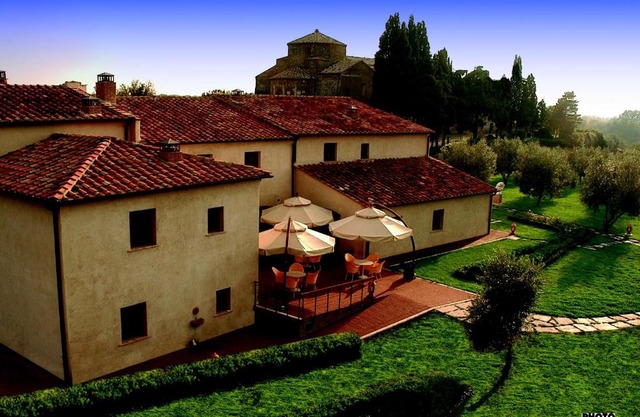 Sovana Hotel & Resort