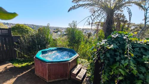 Spa Retreat Spacious 7 BRS 3 Baths Movie Lounge nice Garden with Parking