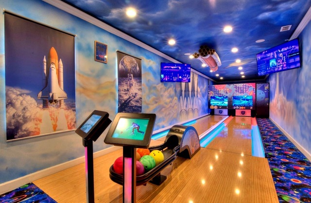 Space Bowling Villa sleeps 36 FREE early check in/late check out WHEN available
