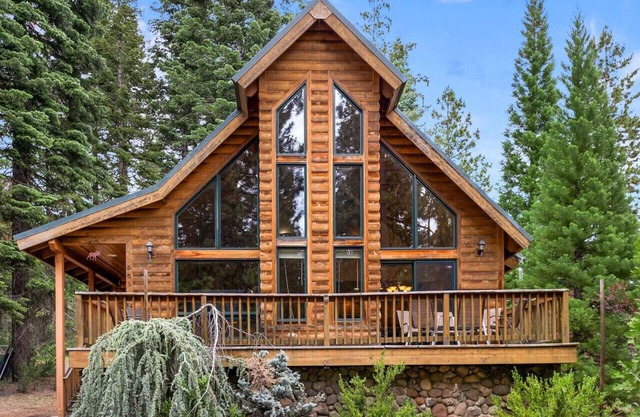Spacious Cabin Retreat