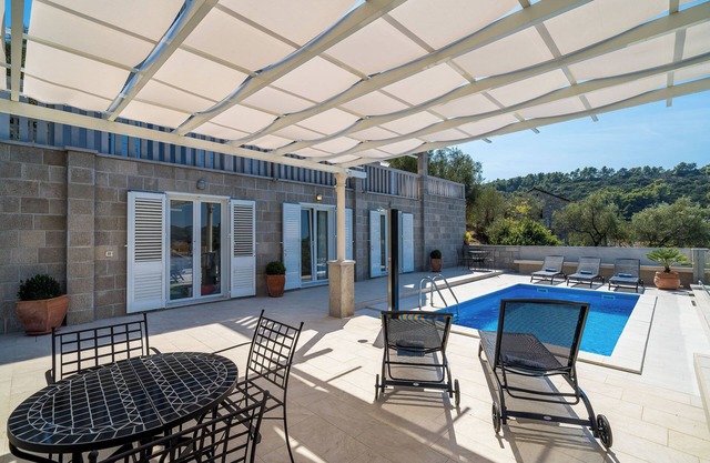 Spacious 7-bedroom villa on lovely Sipan Island with a Swimming Pool