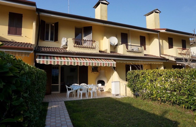 Spacious villa with private garden and shared pool