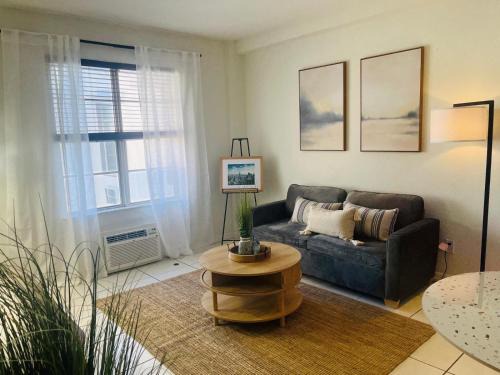 Spacious 1 bedroom apartment next to the beach!