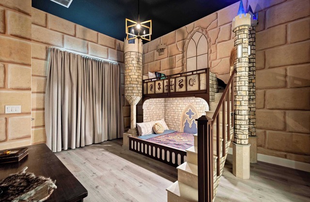 Spacious 15BR Villa w/Pool, Spa & Games Near Disney
