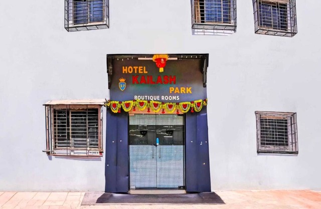 Spacious 19 Budgets Bed Room Hotel Below Sakinaka Metro Station Gate no 2.