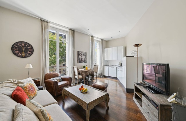 Spacious 1BR by Arc de Triomphe - Champs-Elysees