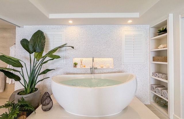 Spacious 2 Bdrm Remodeled Oceanfront 01 unit