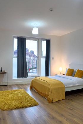Spacious 2 Bed Apart with Patio in Camden WR201