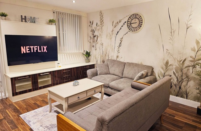 Spacious 2-bedroom Flat, Edgware, London