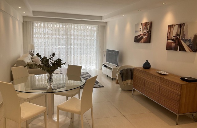 Spacious 2 room apartment - Carré d'Or - South terrace 150 meters from the Croisette -