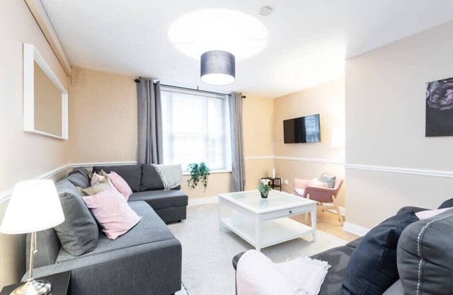 Spacious 2BED APT Citycentre Location FAST WIFI