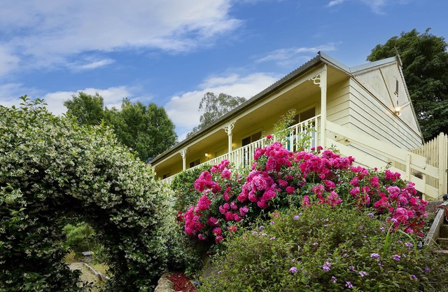 Spacious 3BR Family Haven in Upper Ferntree Gully