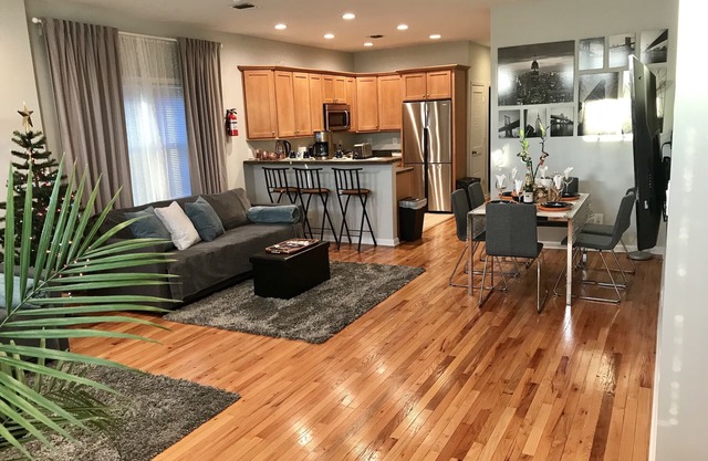 Spacious 3 bed + 2 Bath + Free parking, mins to Manhattan and Airport