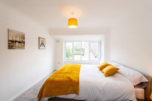 Spacious 3-Bed by Beatles Attractions & Transport