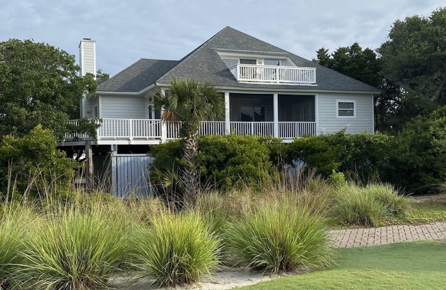 Spacious 3 bedroom, 3 full bath home on the 8th Green! Sleeps 8-10