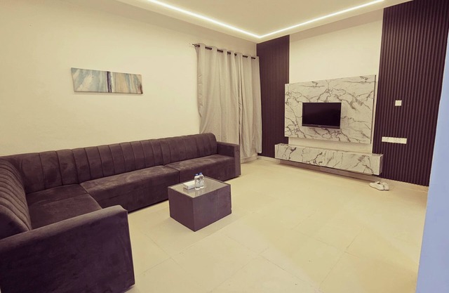 Spacious 3-bedroom apartment with AC, WiFi in the Salalah down twon