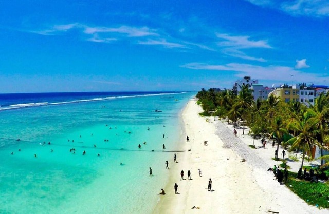 Spacious 3 BR Apartment Near Beach - 7 Min Walk, Maldives
