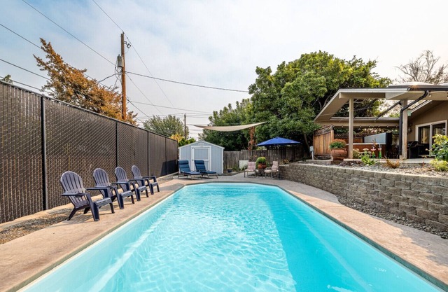 Spacious 3BR,8 guest, pool/2BA/Hot tub, SKI-SUN