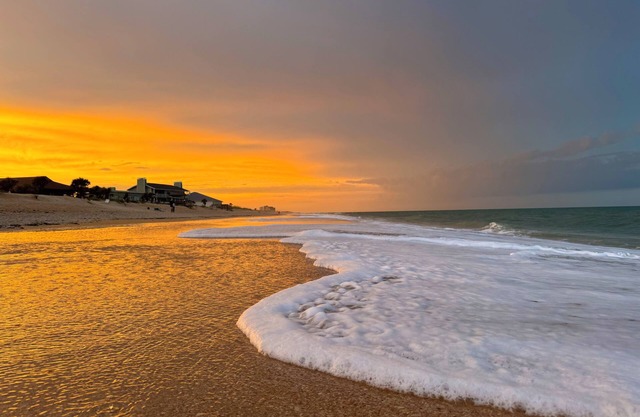 Spacious 3BR Beach House, Hot Tub, Walk to Ocean – Dog Friendly