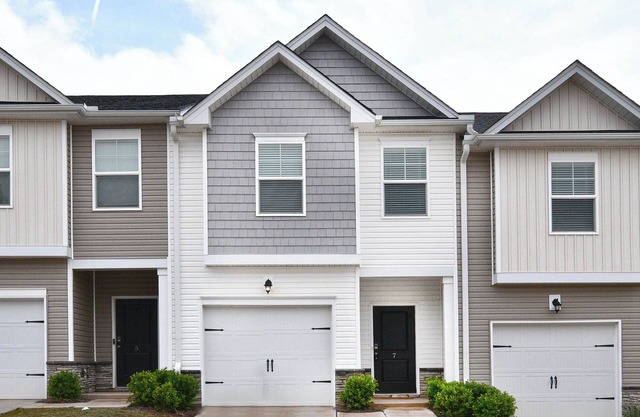 Spacious 3BR Condo Near Downtown Greenville, I-85, Shopping, Dining, and More!