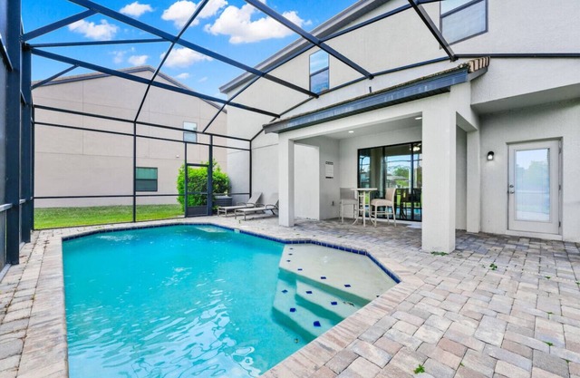 Spacious 3BR+Den with Pool, Near Disney & More