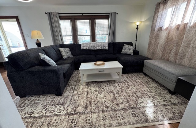 Spacious 4 bed home near Lambeau Field