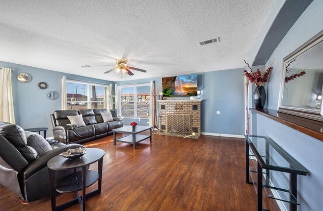Spacious 4-Bedroom House with AC and WiFi in Charming New Braunfels