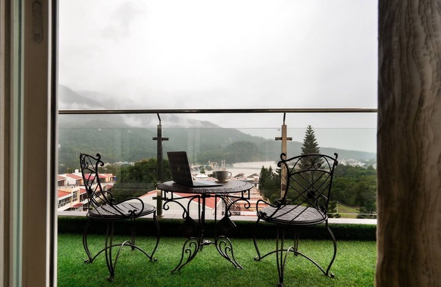 Spacious 4-bedroom apartment in enjoyable Rishikesh with fitness room, WiFi