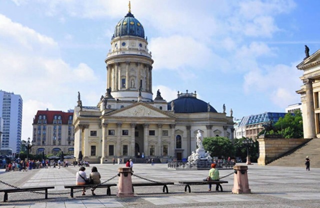 Spacious 4-bedroom apartment in enjoyable Berlin