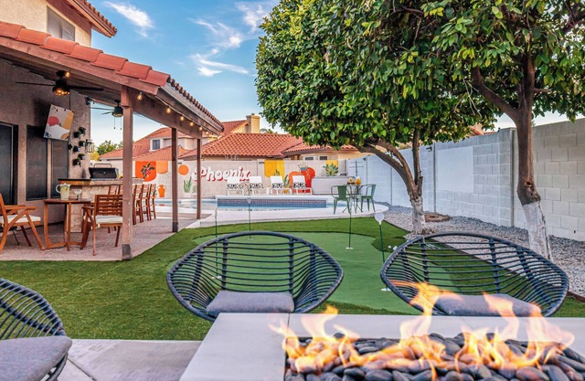 Spacious 4-bedroom house Near Scottsdale. Heated Pool & Hot tub/Game Room