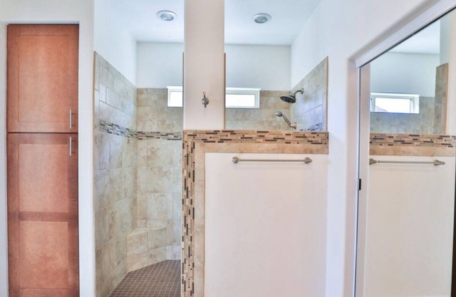 Spacious 4-bedroom house with WiFi, AC in fabulous Mesa
