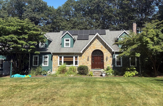 Spacious 4-Bedroom Norfolk Home, 20-Min Walk to Gillette Stadium