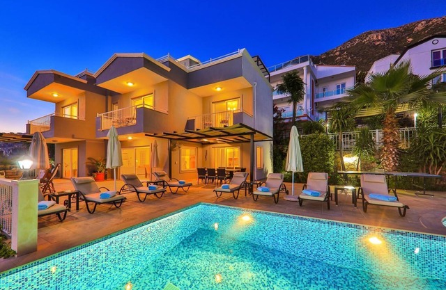 Spacious 4 Bedroom Villa for 8, Stunning Sea Views, Heated Infinity Pool, Kalkan