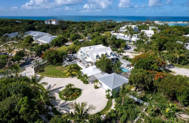 ✴Spacious 4BR 4.5BA Luxury Home w/Pool & Golf Cart