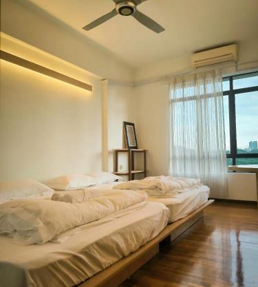 Spacious 4BR condo near KLCC - Travel with MRT