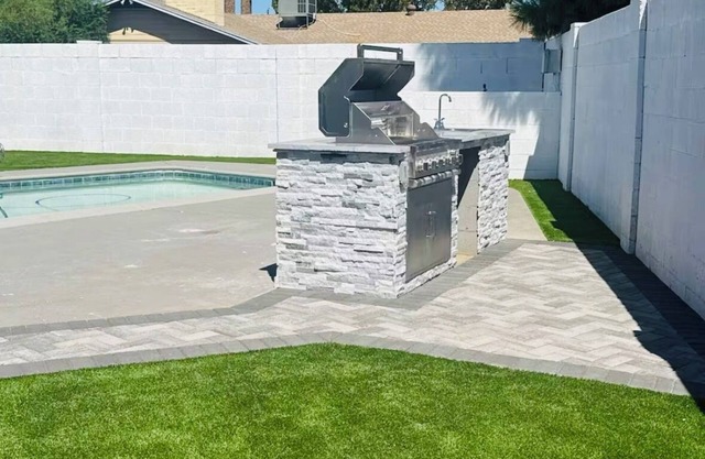 Spacious 4BR Home w/Pool, BBQ & Putting Green – Near I-17