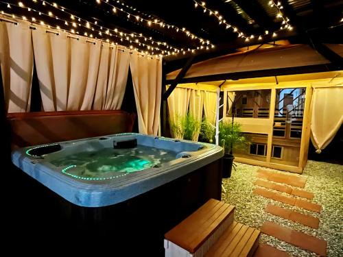 Spacious 4BR Retreat in Pomona with Sauna and Hot Tub