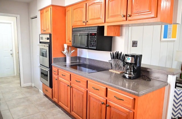 Spacious 4BR w/Pool & Game Room Near Randolph AFB Extended Stay