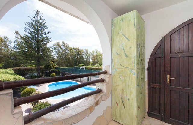 Spacious 5-bedroom villa in lovely Quartu Sant'Elena with WiFi, AC