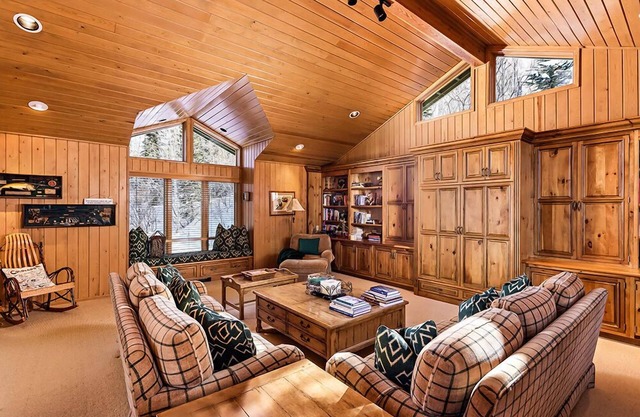 Spacious 5-Bed/7-Bath Snowmass Mountain Retreat