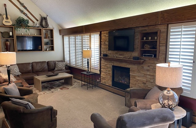 Spacious 5 Bedroom, 3 bathroom Ski-in Ski-Out Copper Mountain, Colorado