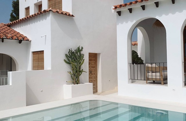 Spacious 5-bedroom bohemian villa in lovely Altea with AC. 4 bathrooms.