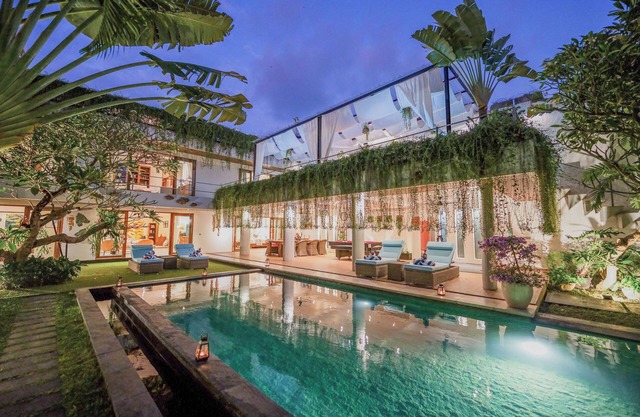 Spacious, 5 Bedroom with Garden View in Canggu