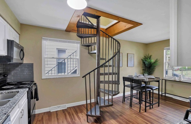 Spacious 5-Bedroom Retreat in Central Columbus Perfect for Groups!