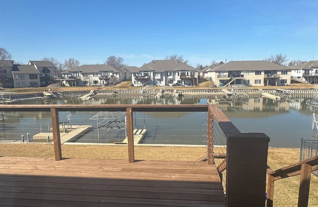 Spacious 5-bedroom townhome in charming Carter Lake close to downtown Omaha