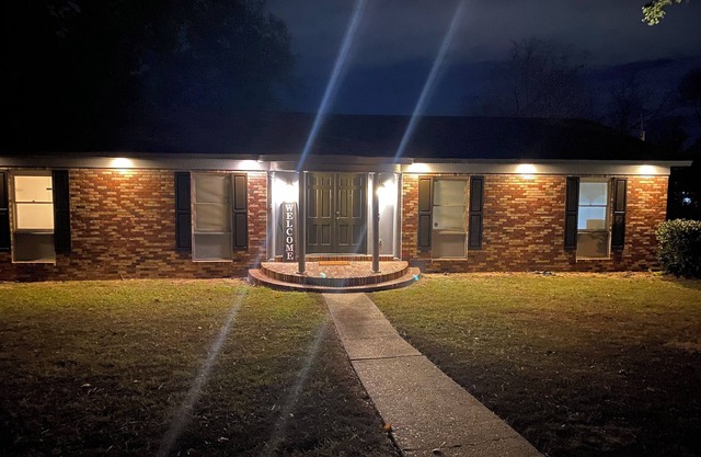 Spacious 5-bedroom house in fabulous Hot Springs 1.2 miles from Oaklawn Park