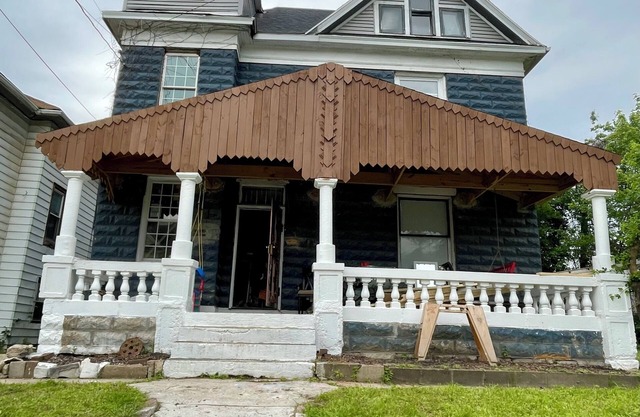 Spacious 5-bedroom house in charming Parkersburg with WiFi, AC