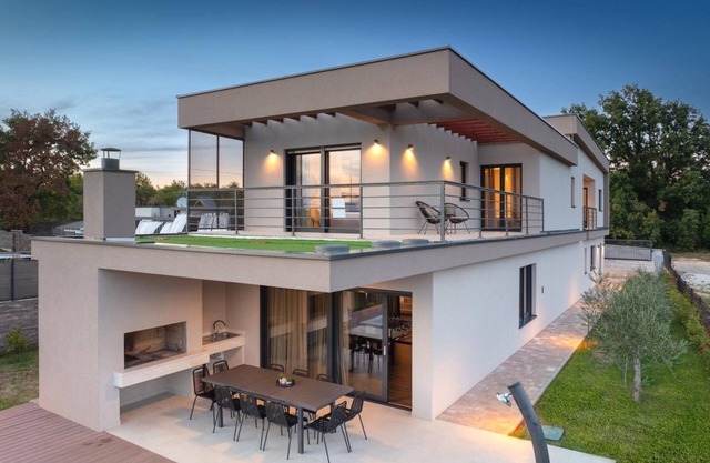 Spacious 5-bedroom villa in lovely Štokovci, family and pet friendy