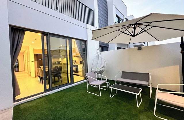 Spacious 5-bedroom villa in fabulous Dubai with fitness room, WiFi